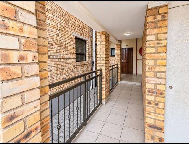 2 BEDROOM TOWNHOUSE FOR SALE IN POMONA